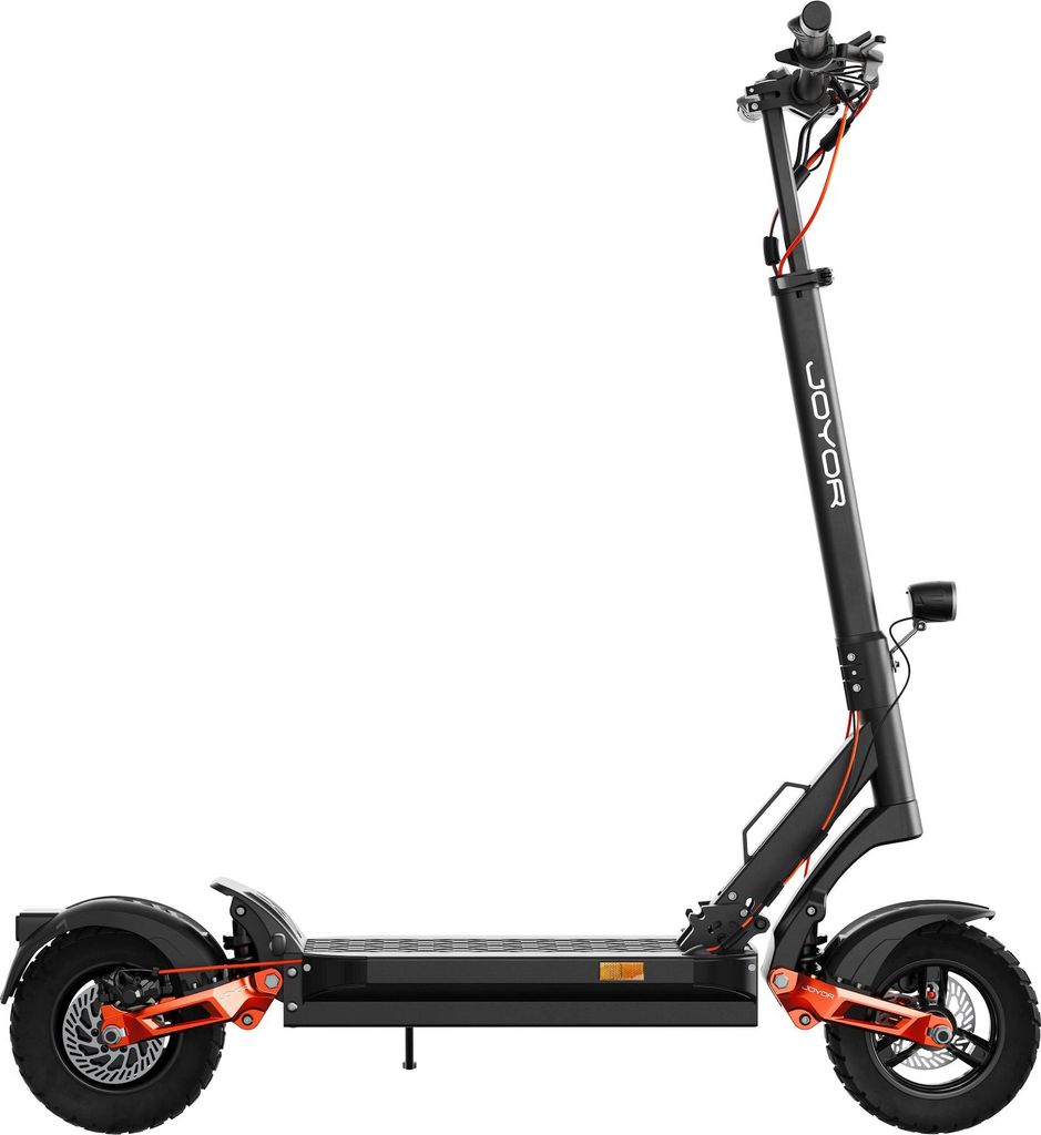 Joyor T6E Pro E-Scooter mit Straßenzulassung – beim Fahren auf der Straße