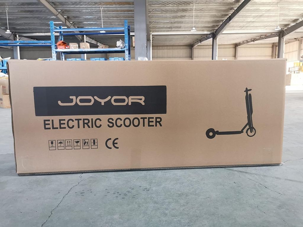 Joyor Y8-S E-Scooter mit Straßenzulassung – Trittbrett und Federung Detail